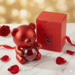 ourson décoratif « rose & bague » — globe floral & emplacement bague (mécanisme cœur)